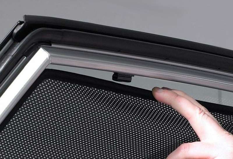 Sjenila za auto prolaznicima onemogućavaju pogled u unutrašnost automobila